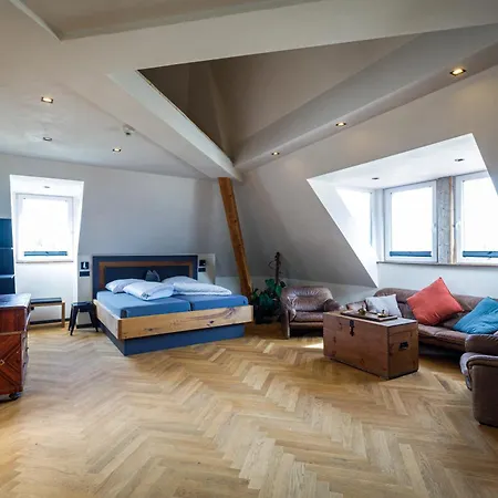 Bergwirt & Hotel *