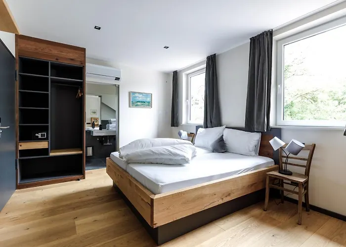 Hotel Bergwirt & *
